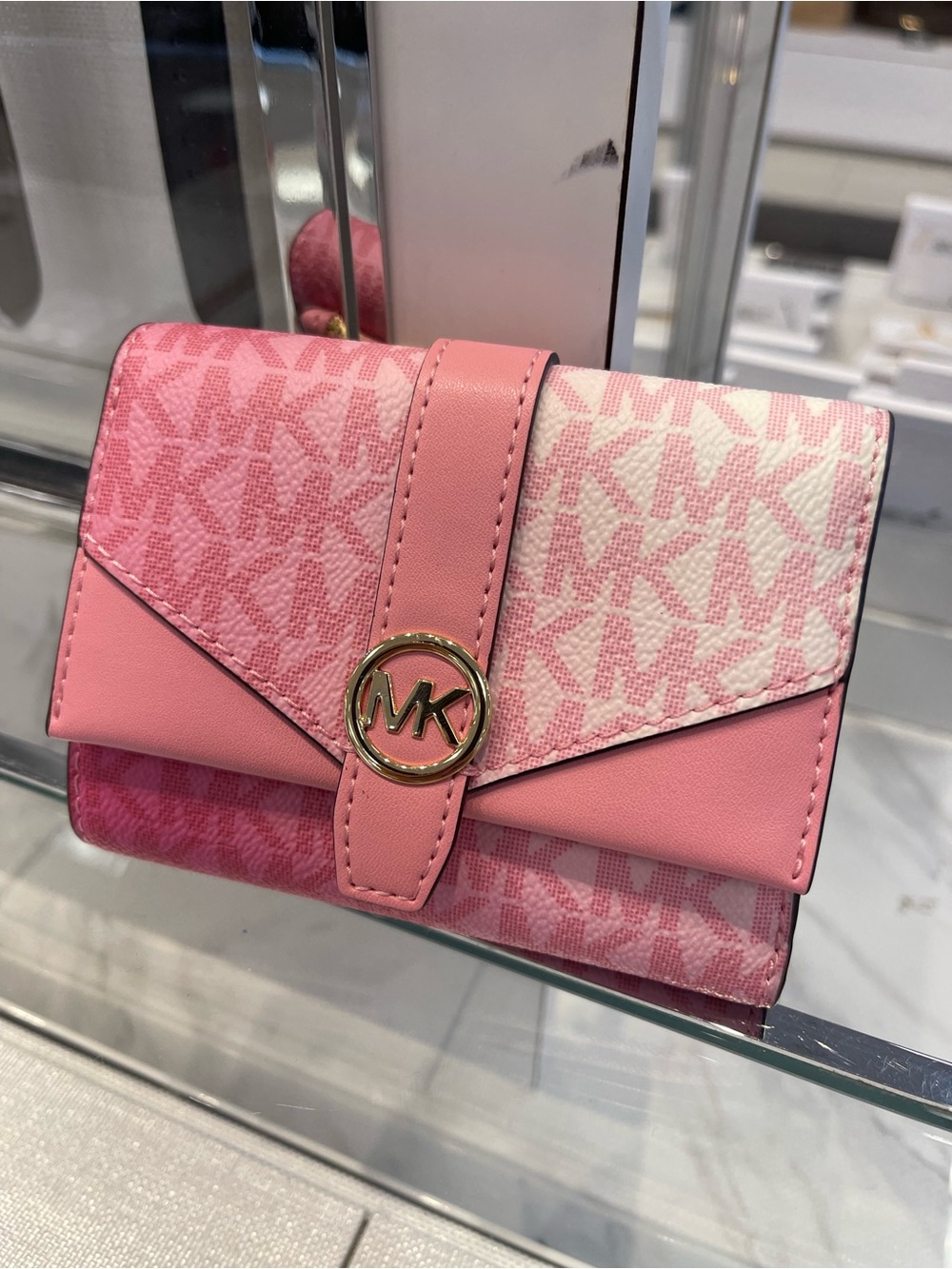 MICHAEL KORS Greenwich Medium Signature Ombré Logo Trifold Wallet
Carnation
NWT